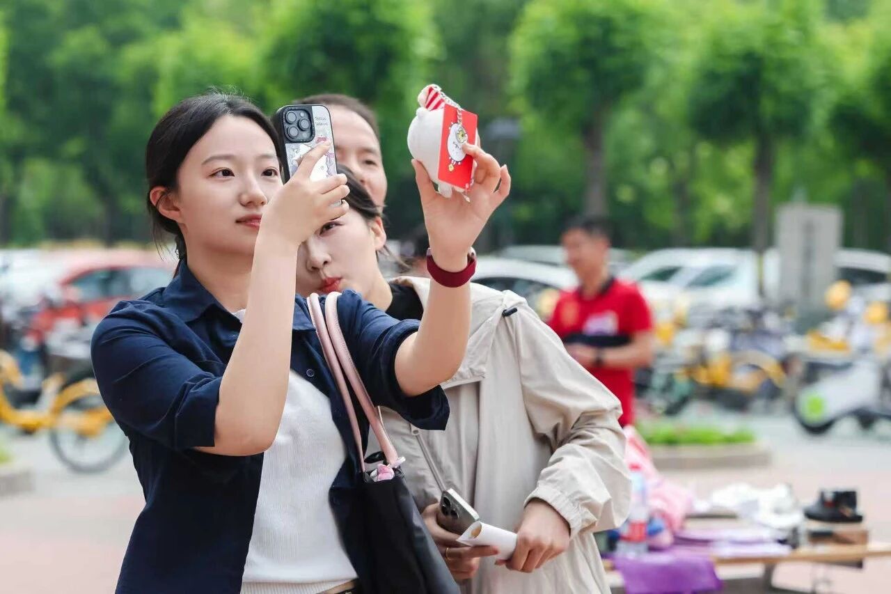 共叙师生情谊