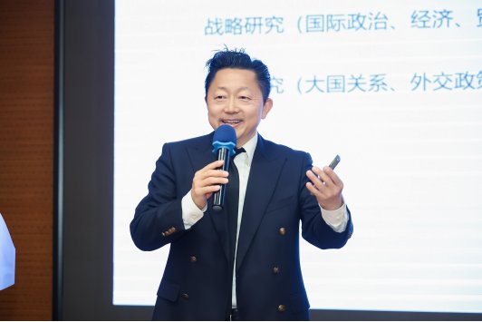 以及教师代表王骚