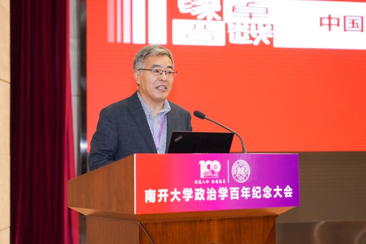 政治学部部长徐勇